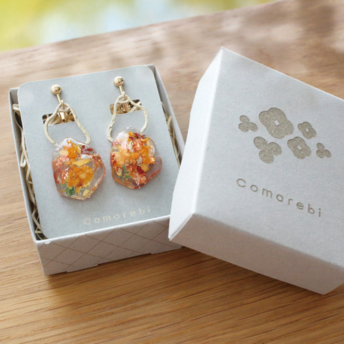 揺れる金木犀レジンアクセサリー【オレンジ】ピアス/イヤリング