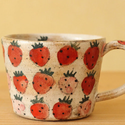※Ý様専用画面　粉引き赤とピンクのイチゴのカップ。 1枚目の画像