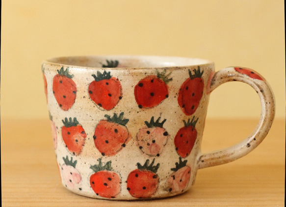 ※Ý様専用画面　粉引き赤とピンクのイチゴのカップ。 1枚目の画像