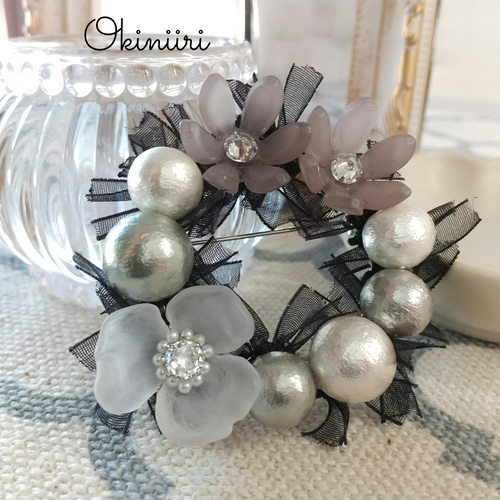 ちょっぴりダークなお花モチーフ、コットンパールとオーガンジーリボン  
