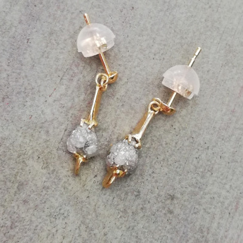 K18 ダイヤ原石ホールドハングピアス ピアス（フープ） granello 通販
