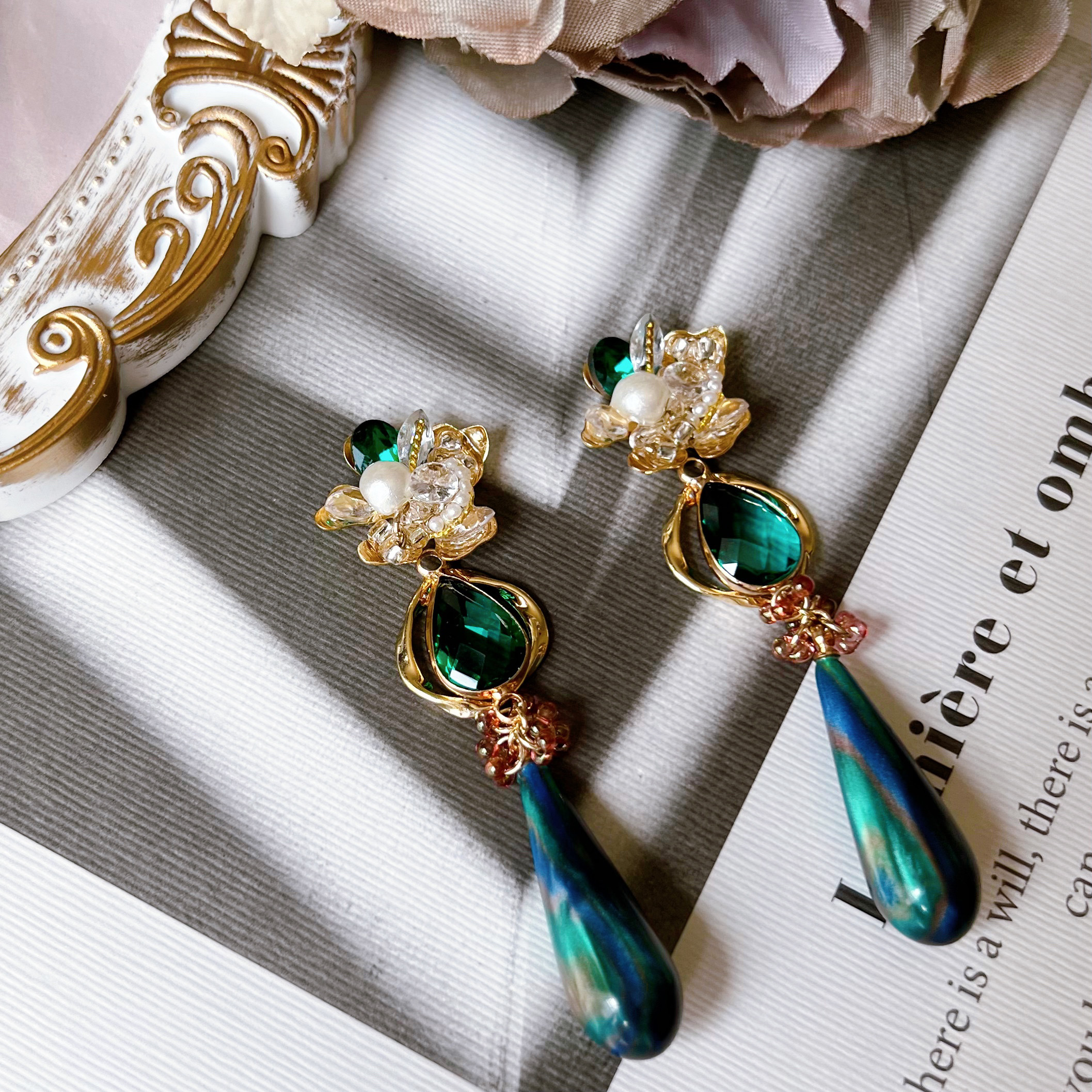 グリーン系　ビジュー　ピアス　ハンドメイド　イヤリング変更可