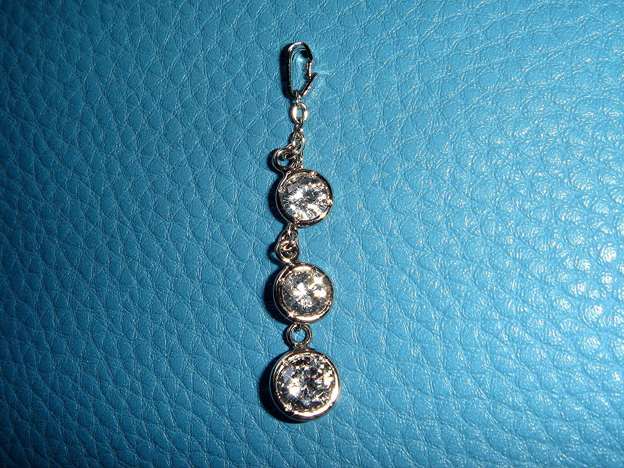 シンプルで豪華なペンダントトップジュエリーです。 925 キュービック ssll