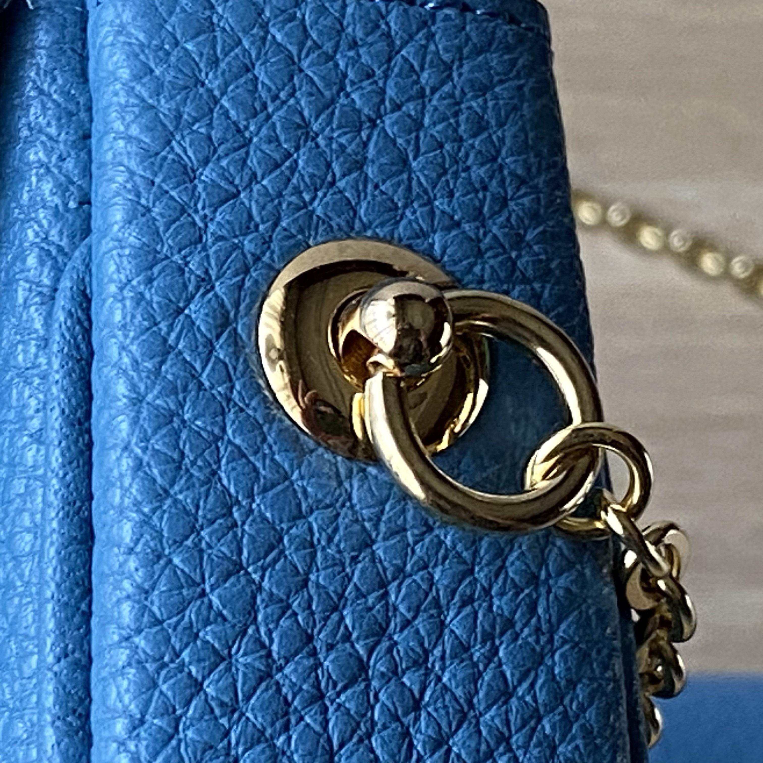 在庫一掃半額セール！！製作済、即納可！エレガントなチェーン肩掛け式ポシェット（オコシ留め式金具使用）いかがですか。