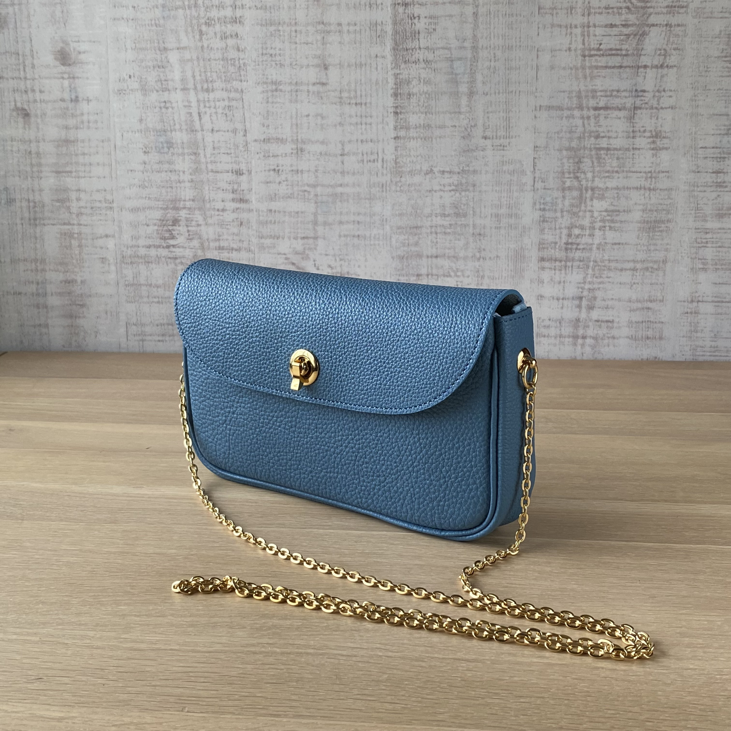 在庫一掃半額セール！！製作済、即納可！エレガントなチェーン肩掛け式ポシェット（オコシ留め式金具使用）いかがですか。