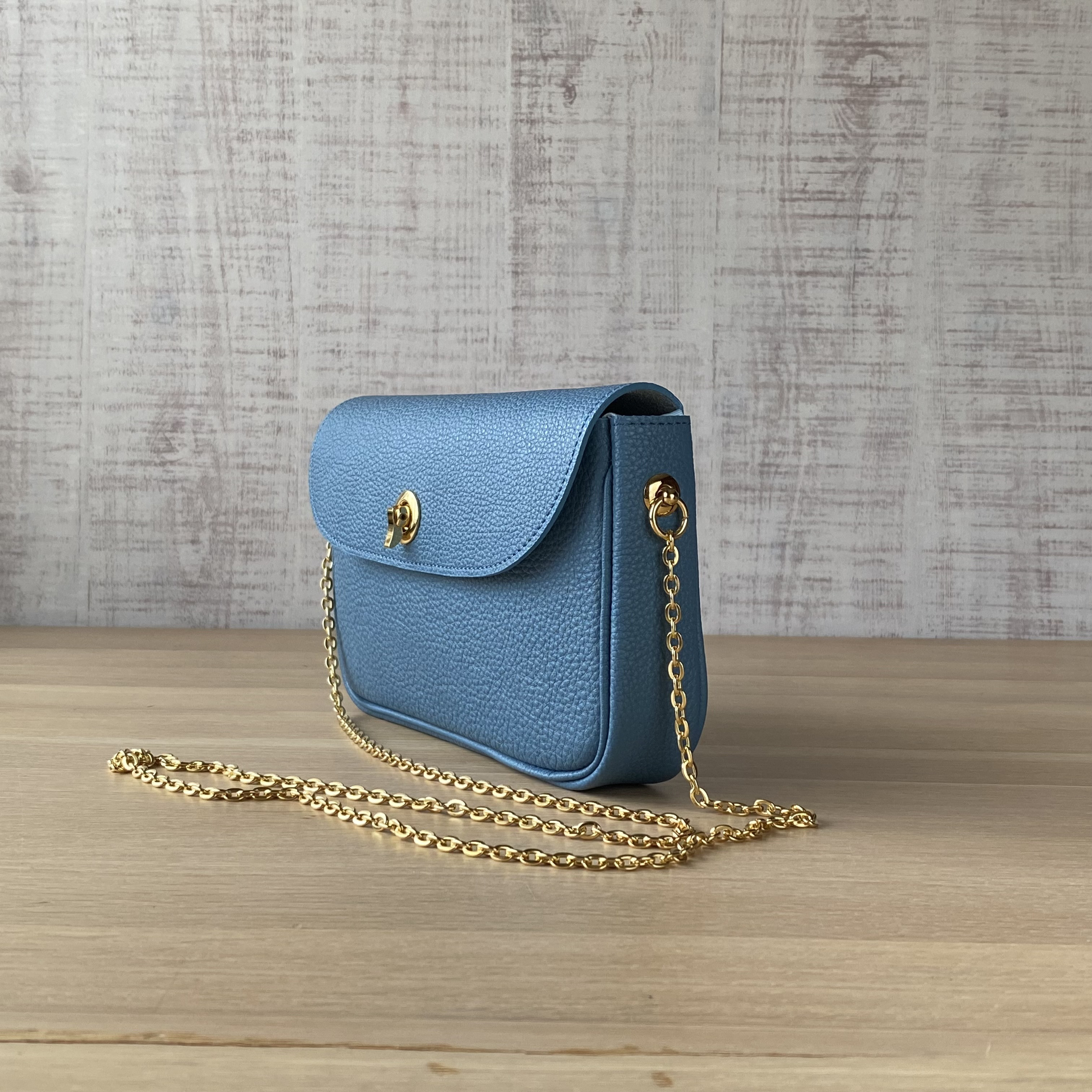 在庫一掃半額セール！！製作済、即納可！エレガントなチェーン肩掛け式ポシェット（オコシ留め式金具使用）いかがですか。