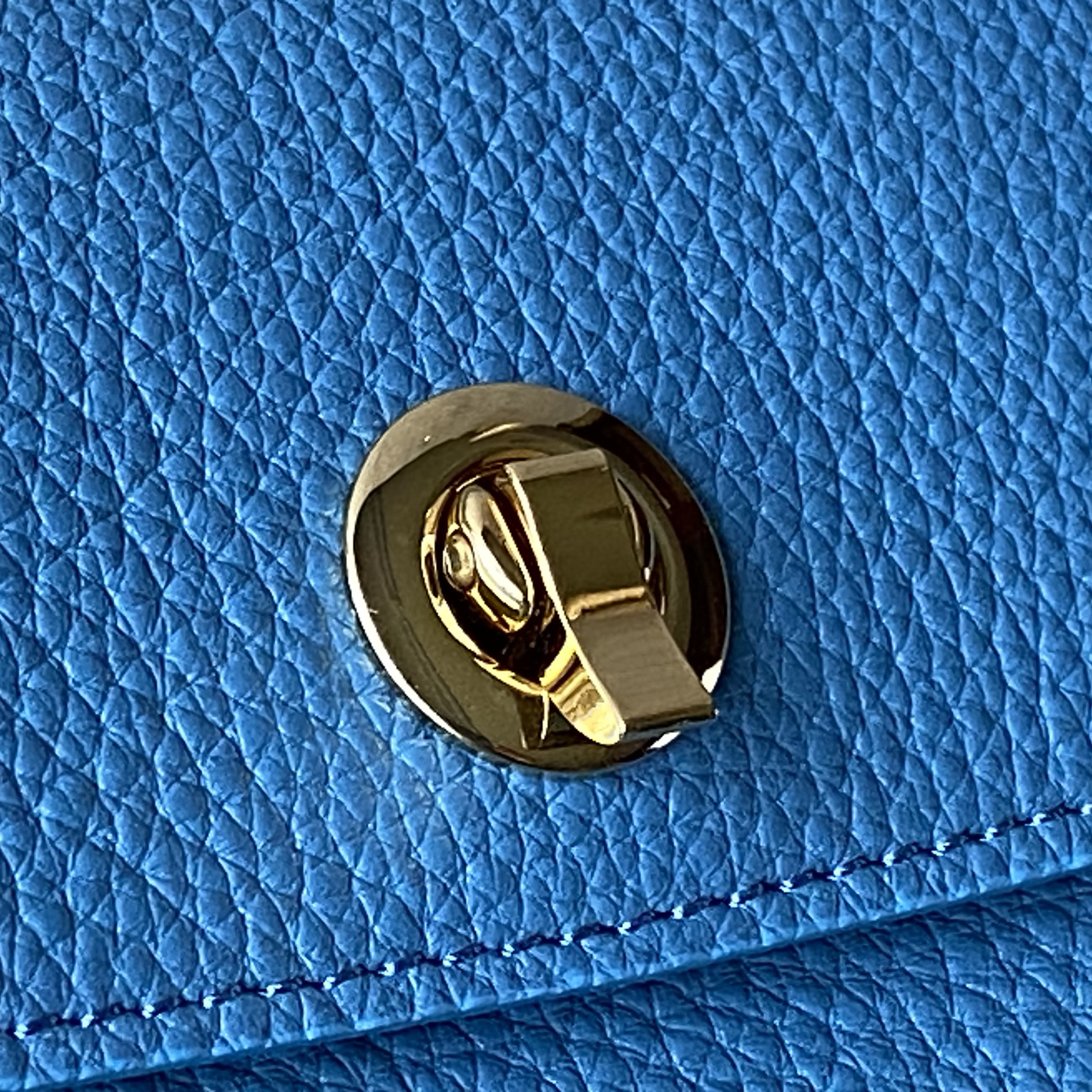 在庫一掃半額セール！！製作済、即納可！エレガントなチェーン肩掛け式ポシェット（オコシ留め式金具使用）いかがですか。