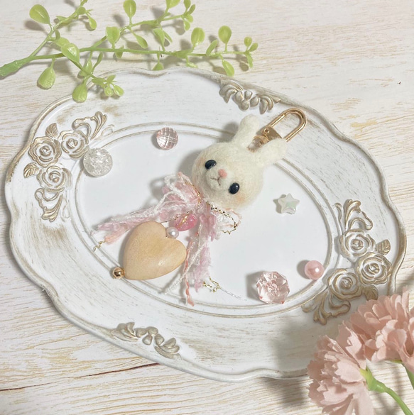 ナチュラル好きさんのための♡リボンがかわいい♡羊毛フェルトのうさ 