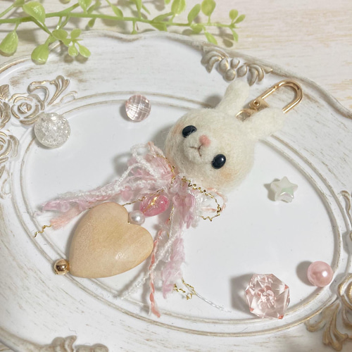 ナチュラル好きさんのための♡リボンがかわいい♡羊毛フェルトのうさ 