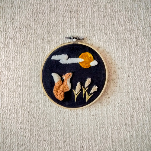 受注製作】お月見しているキツネ 刺繍 刺繍枠 十五夜 その他