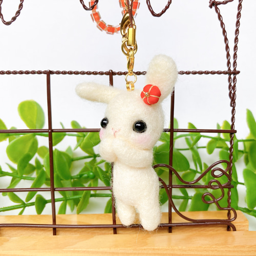 恥ずかしがり屋のうさぎさん 羊毛フェルト ストラップ バッグ
