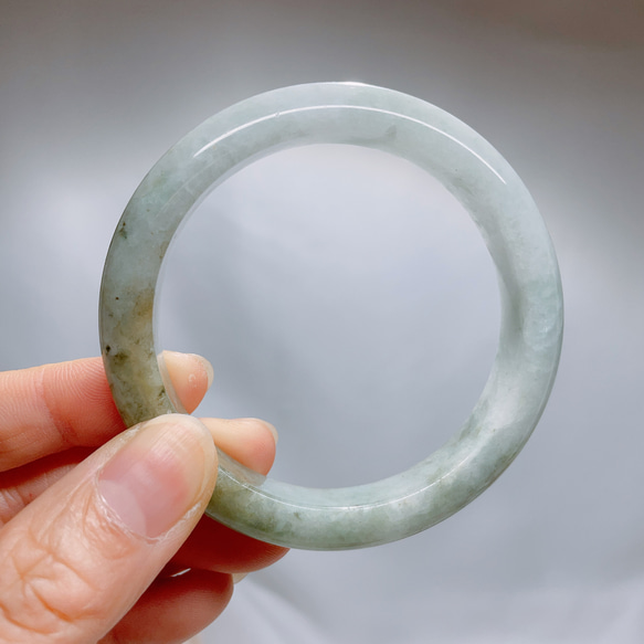 エレガントな五徳の翡翠バングル(ミャンマー産)