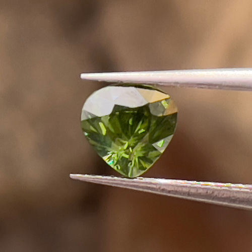 ジルコン ルース グリーン ジルコン 0.98 カラット ペアカット 美しい