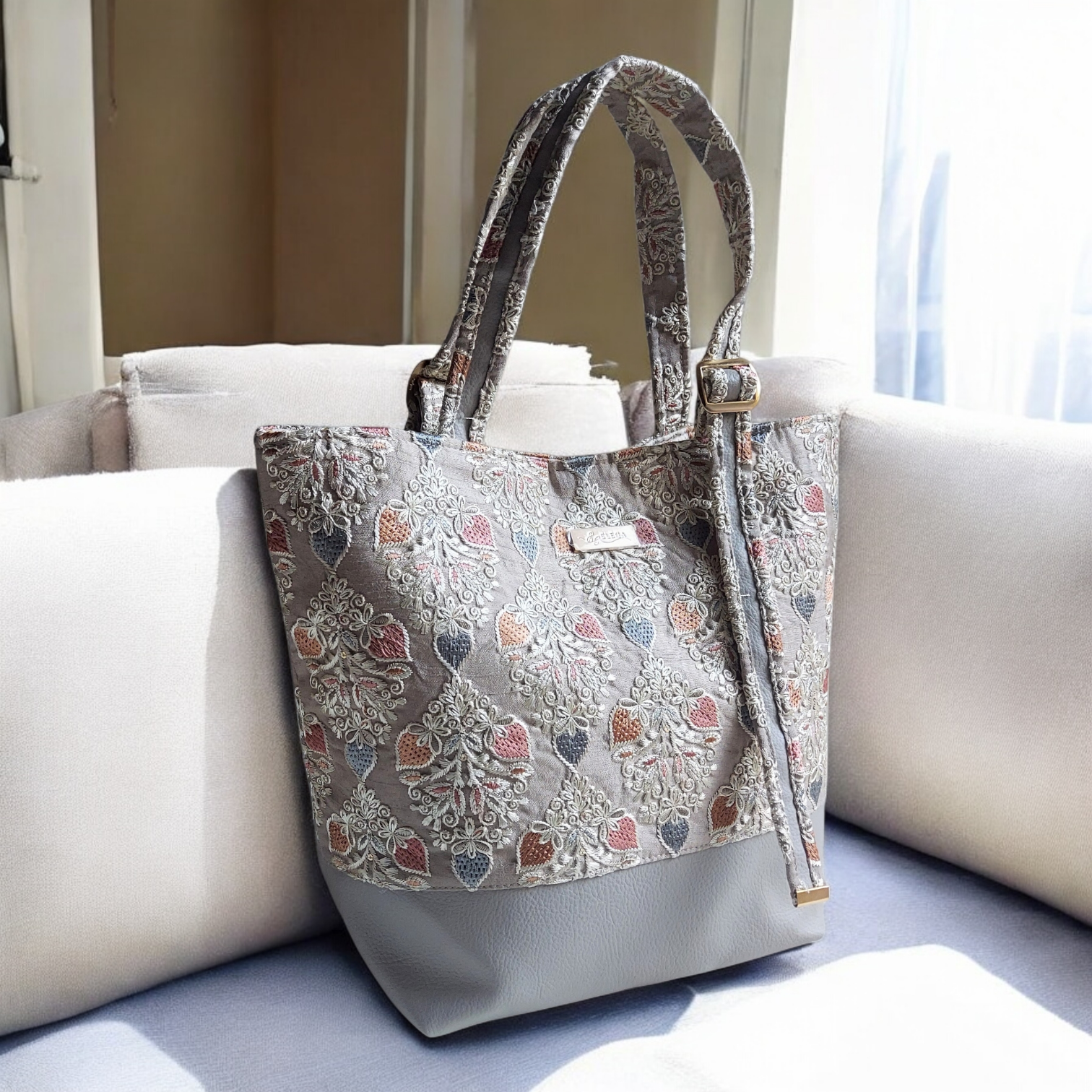 ☆長さ調整可能☆魅力的な♡インド刺繍トートバッグ