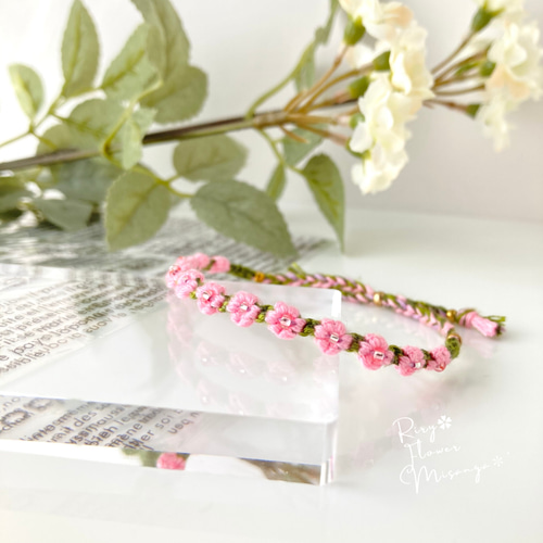 桜もちのお花＊細身のミニフラワーミサンガ＊重ね付け＊プチ