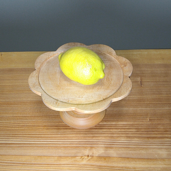 北欧テイスト　コンポート・ケーキスタンド　木製　メープル　直径約16センチ　輪花皿 1枚目の画像