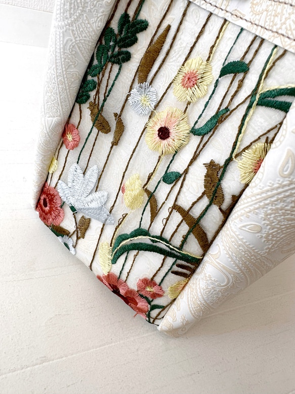 プリモ 本革 レザー 刺繍 チュール 花柄 ペイズリー パール ベージュ 2枚目の画像