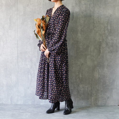 p*e様 45R 　紺系　花柄ロングワンピース 日本製　七分袖　サイズフリー　上 大人の小花柄ワンピース ネイビー ワンピース panipani 通販