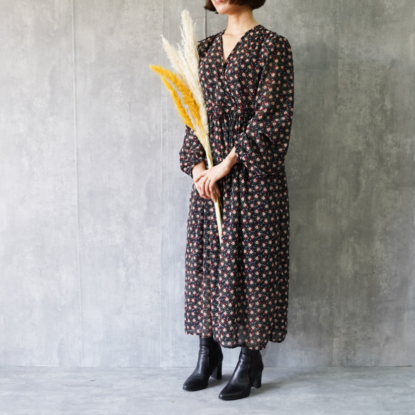大人の小花柄ワンピース  ブラック