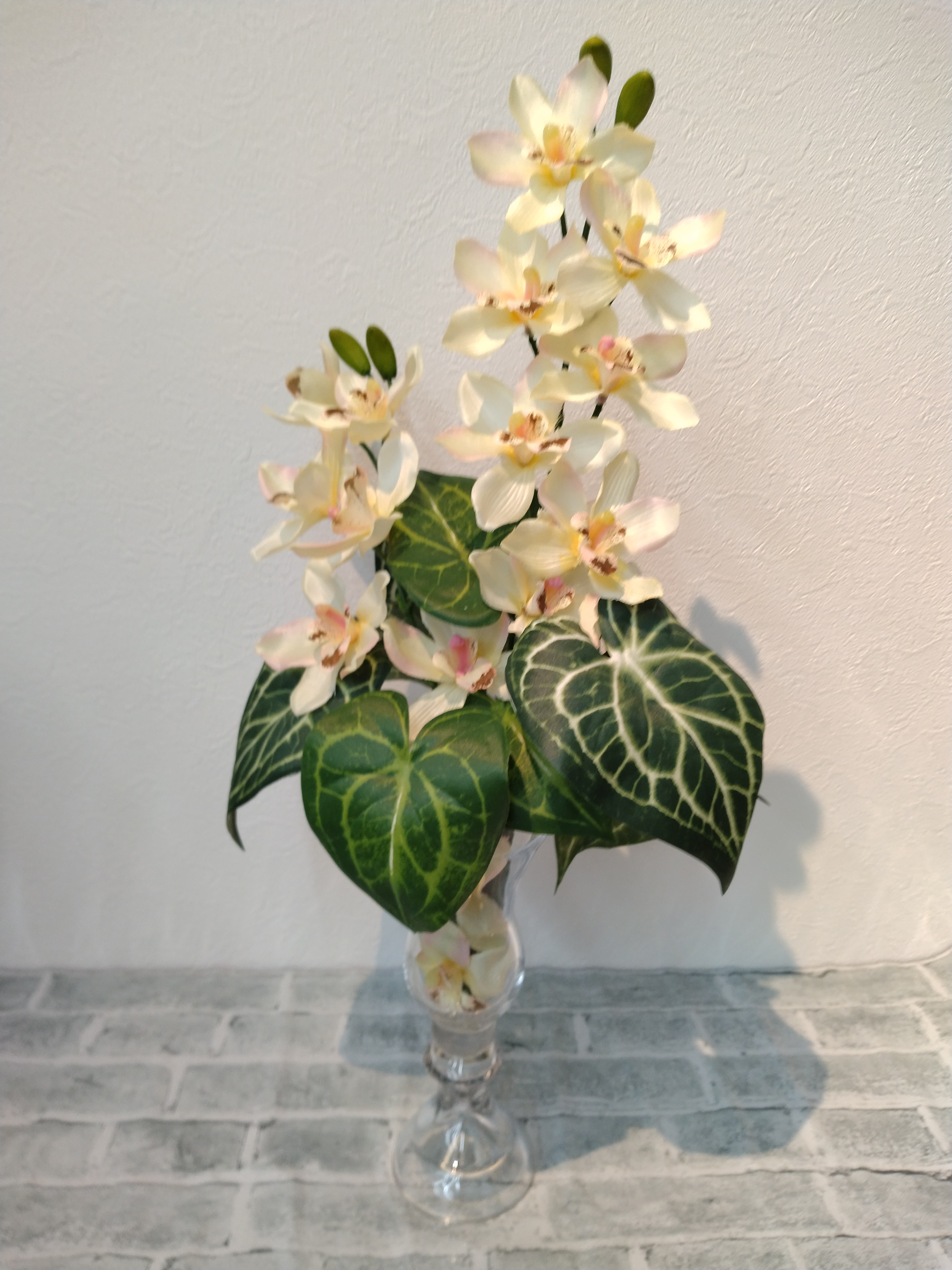 【送料無料】本物みたい！シンビジュームのガラスアレンジメント