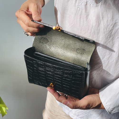 100%天然牛革職人の手作り品！！jegarden Mini Cross Bag _ 3色 100%天然牛革職人の手作り品！！ 枯れたミニクロスバッグ