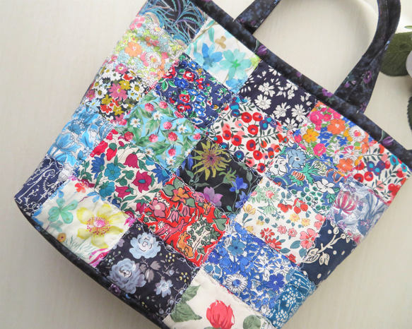 リバティ パッチワークキルトの2wayバッグ＊4pocket 人気・おすすめ｜使いやすい・旅行におすすめ 品質保証 全国発送 日本国内発送・最短翌日お届け