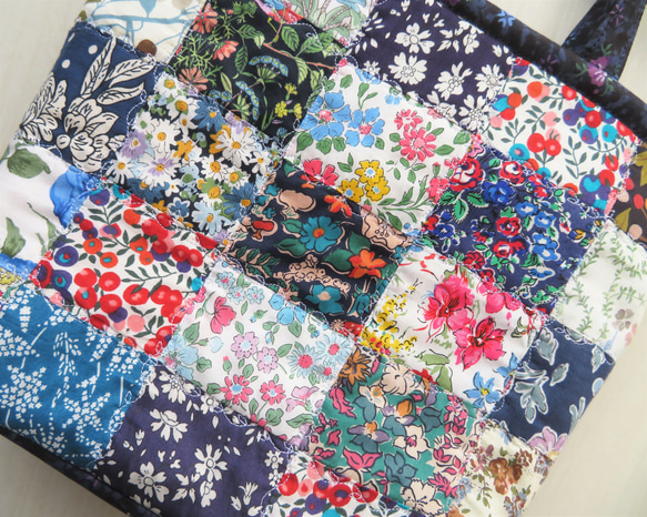 リバティ パッチワークキルトの2wayバッグ＊4pocket 人気・おすすめ｜使いやすい・旅行におすすめ 品質保証 全国発送 日本国内発送・最短翌日お届け