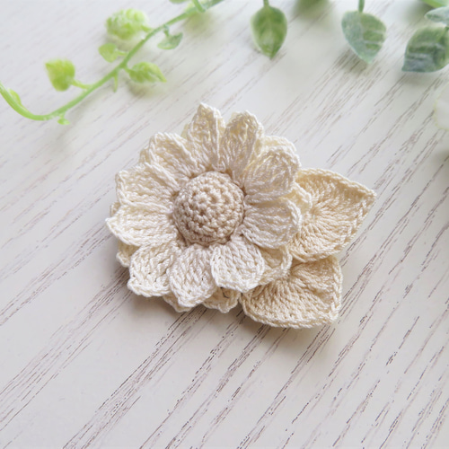 アンティーク ノルマンディー＆ミラネーゼレース 向日葵花刺繍 オーバルドイリー レース編み アンティーク風 向日葵のブローチ～ecru～ ブローチ