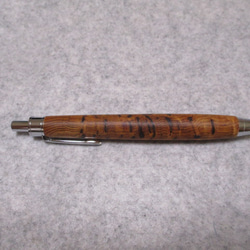 屋久杉　泡瘤　椿油仕上げ　ワンピースタイプの木軸ボールペン　希少材 2枚目の画像