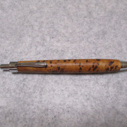 屋久杉　泡瘤　椿油仕上げ　ワンピースタイプの木軸ボールペン　希少材 1枚目の画像