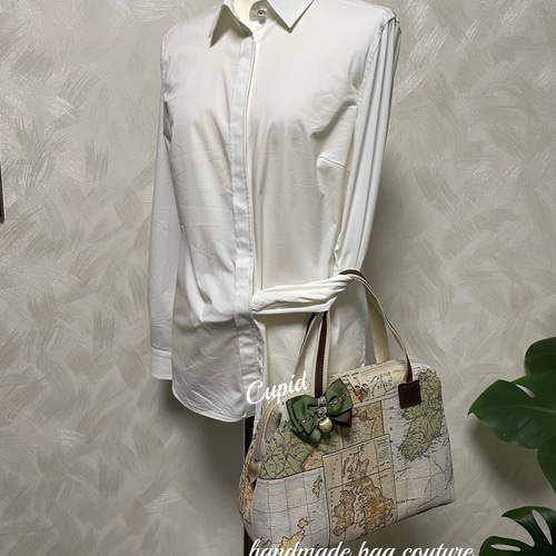 ♡Kaoru♡ ２点 カテドラルウィンドウバッグ、ポーチ（ハンドメイド) オランダ輸入ゴブラン織 お洒落な世界地図柄を使ったカパッと