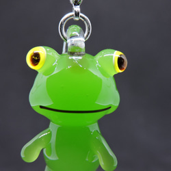 ガラスのストラップ・なぞの人形：見つめるカエル その他アクセサリー