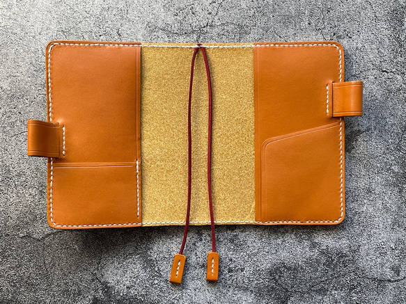 【手縫】ほぼ日5年手帳用キャメル本革カバー（角花飾）2本しおり付き（バタフライストッパー） 8枚目の画像