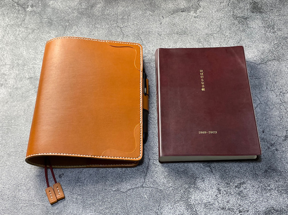 【手縫】ほぼ日5年手帳用キャメル本革カバー（角花飾）2本しおり付き（バタフライストッパー） 10枚目の画像