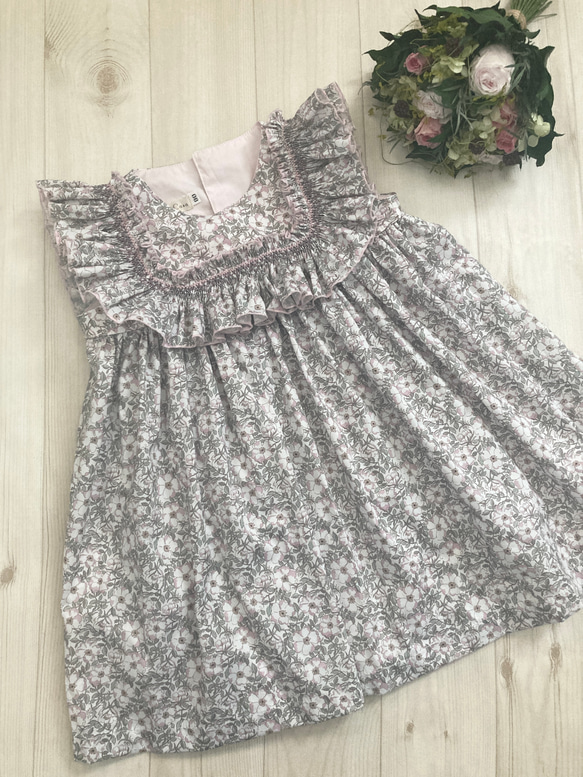 【試着のみ】リバティ　ローズザンジー　カシュクールワンピース　スモッキング刺繍 スモッキング刺繍のワンピース90㎝㎝ （リバティプリント ） 子供服