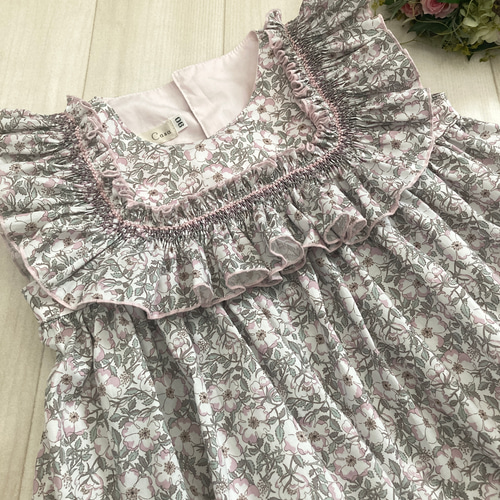 大人のスモッキング刺繍ワンピース リバティ ミナコラボ柄  