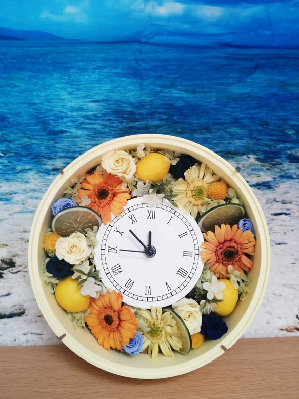 値下げセール‼️豪華なプリザーブドフラワーの時計