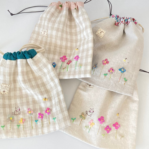 ほっこり花刺繍と猫さんの巾着袋、小物入れ コスメ入れに♡ 巾着袋