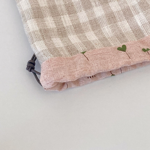 ほっこり花刺繍と猫さんの巾着袋、小物入れ コスメ入れに♡ 巾着袋