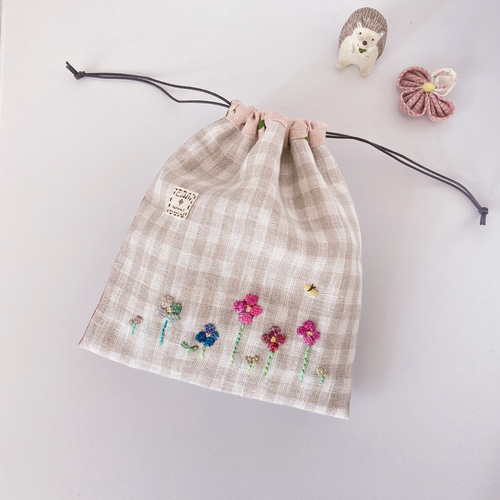 ほっこり花刺繍と猫さんの巾着袋、小物入れ コスメ入れに♡ 巾着袋