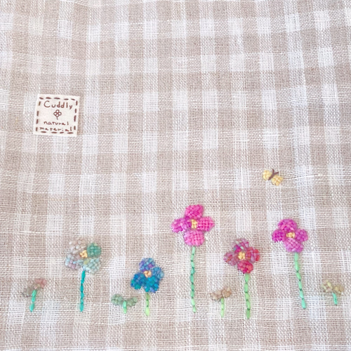 ほっこり花刺繍と猫さんの巾着袋、小物入れ コスメ入れに♡ 巾着袋