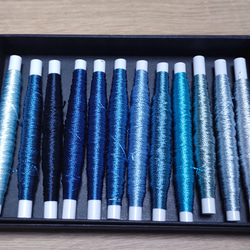 絹糸「ブルー系12色」約0.5mm×14m前後　～組み紐や日本刺繍に～　かがり糸　刺繍糸　青色　シルク100％ 1枚目の画像