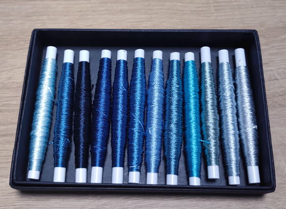絹糸「ブルー系12色」約0.5mm×14m前後　～組み紐や日本刺繍に～　かがり糸　刺繍糸　青色　シルク100％ 1枚目の画像