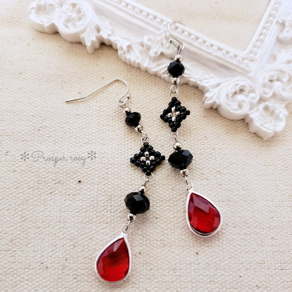 赤い雫のゴシック調 華奢ロングピアス/イヤリング＊ ピアス