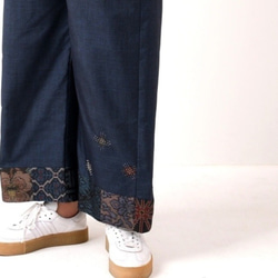 大島紬のパッチワークワイドパンツ　青亀甲　刺し子　お好みの股下丈で　着物リメイク 1枚目の画像