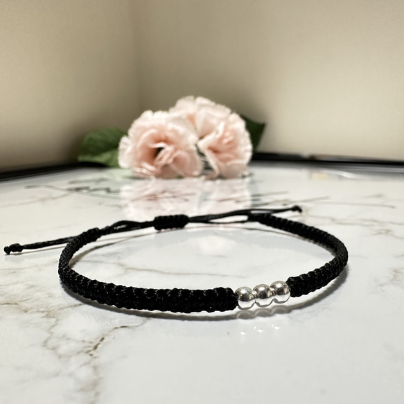 ミサンガ ブレスレット（シルバービーズ付き） 黒 ブレスレット アカネ