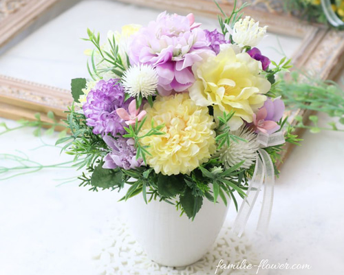 紫と白の造花アレンジメント bd2a80287b7671d5b72ee029c39868