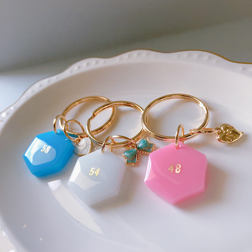 名入れ】全50色❤両面文字入れOK【六角形名入れチャーム】レジン