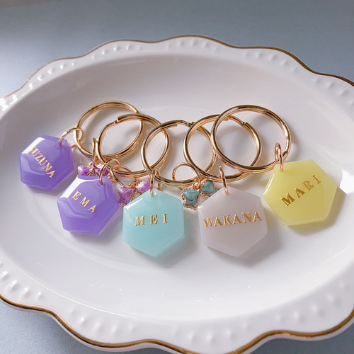 2024新入荷 名入れ】全50色❤両面文字入れOK【六角形名入れチャーム】レジン チャーム