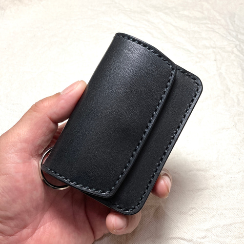 【総手縫い】栃木レザー ミニ財布 キーリング付 本革 黒×赤 コンパクト財布 機能美を、手のひらに｜ 栃木レザー キーリング付 ミニ財布 本革総